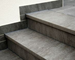 Detailaufnahme der Treppe Canyon Ardesia schwarz