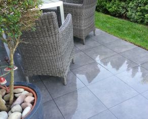 Terrasse nach Regen 40x 40 cm